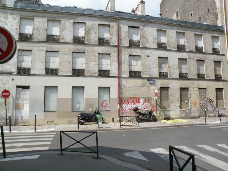  immeuble aux fenêtres murées, rue Oudinot